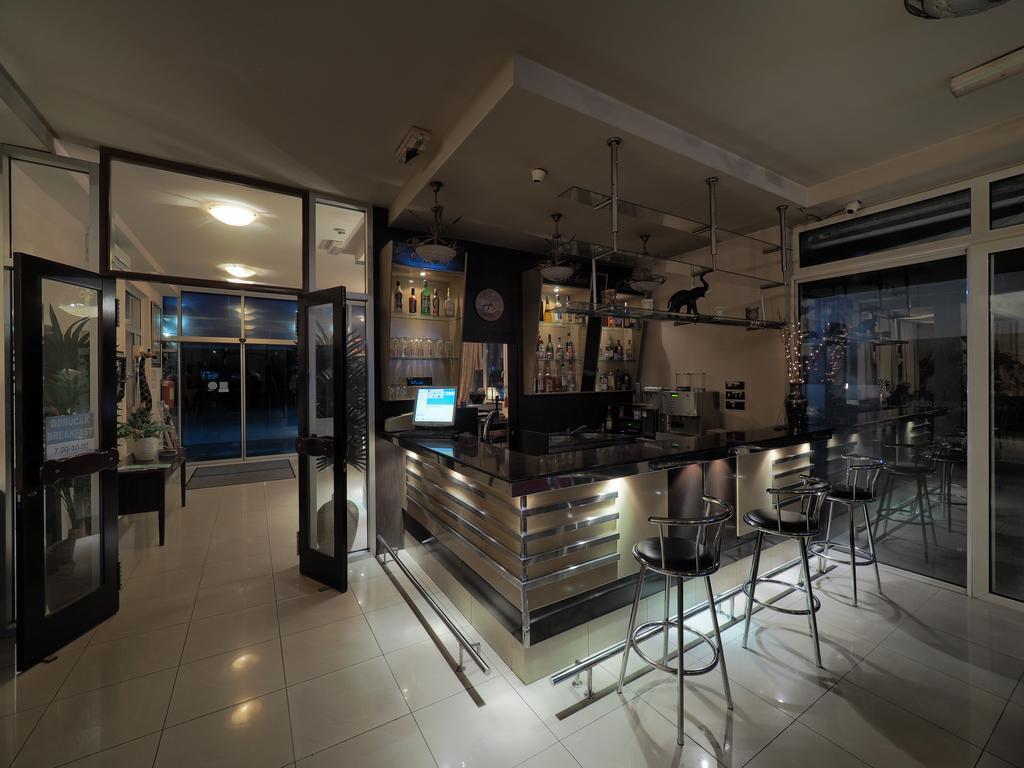 Garni Hotel Oasis Belgrado Exterior foto
