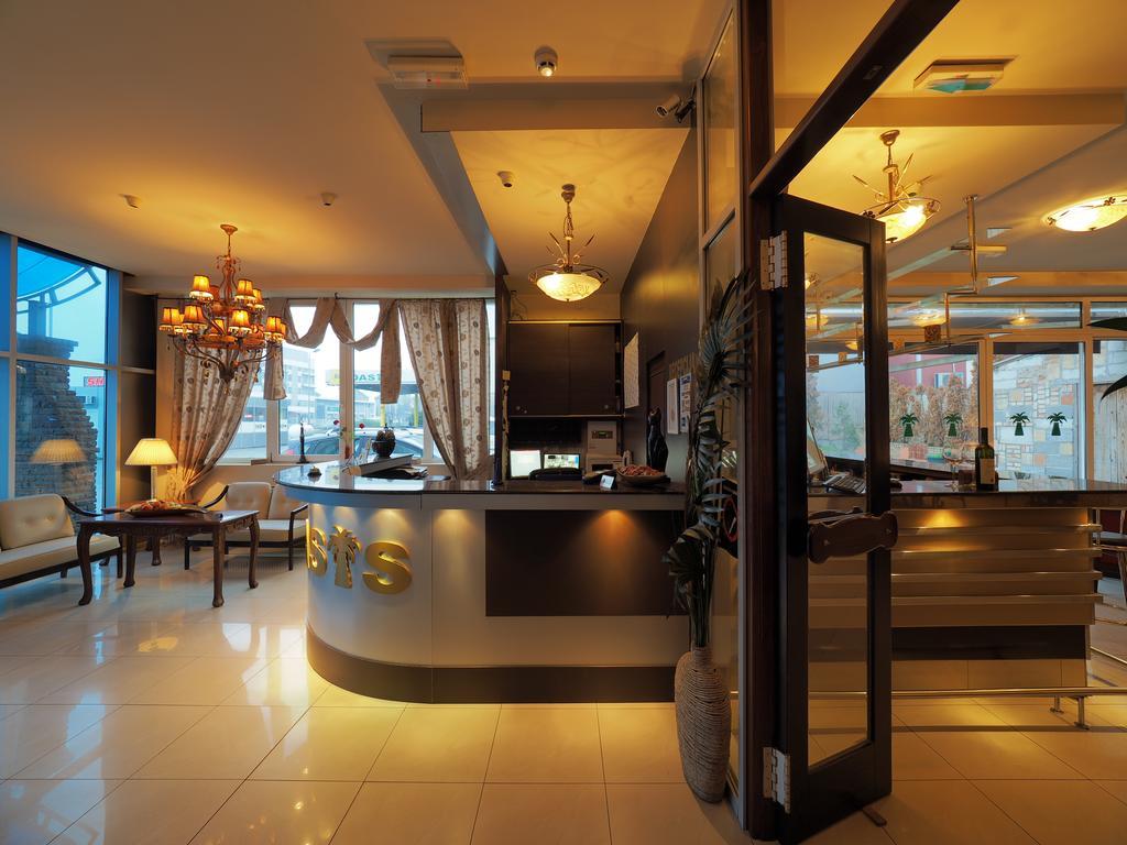 Garni Hotel Oasis Belgrado Exterior foto