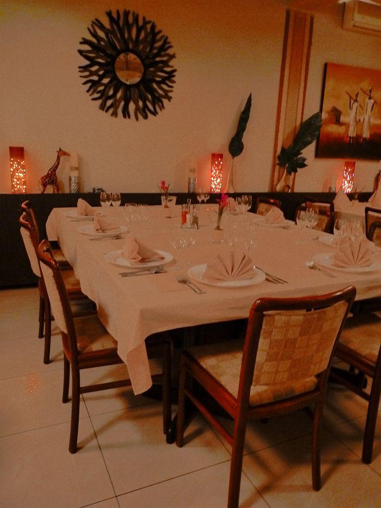Garni Hotel Oasis Belgrado Exterior foto