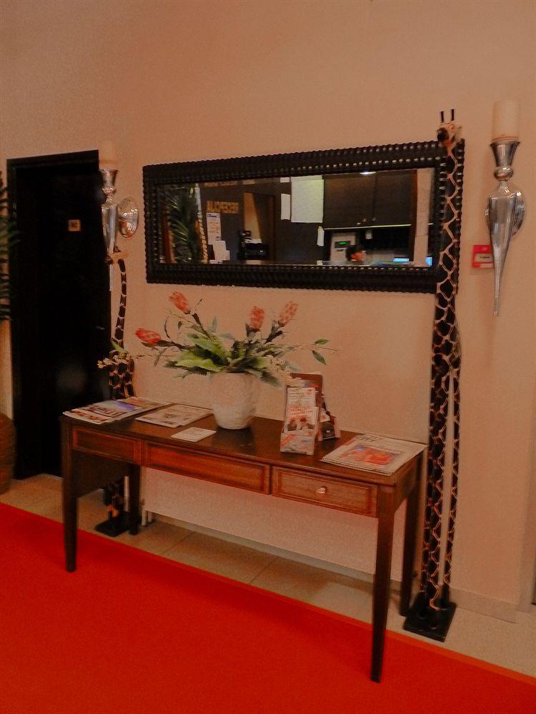 Garni Hotel Oasis Belgrado Exterior foto
