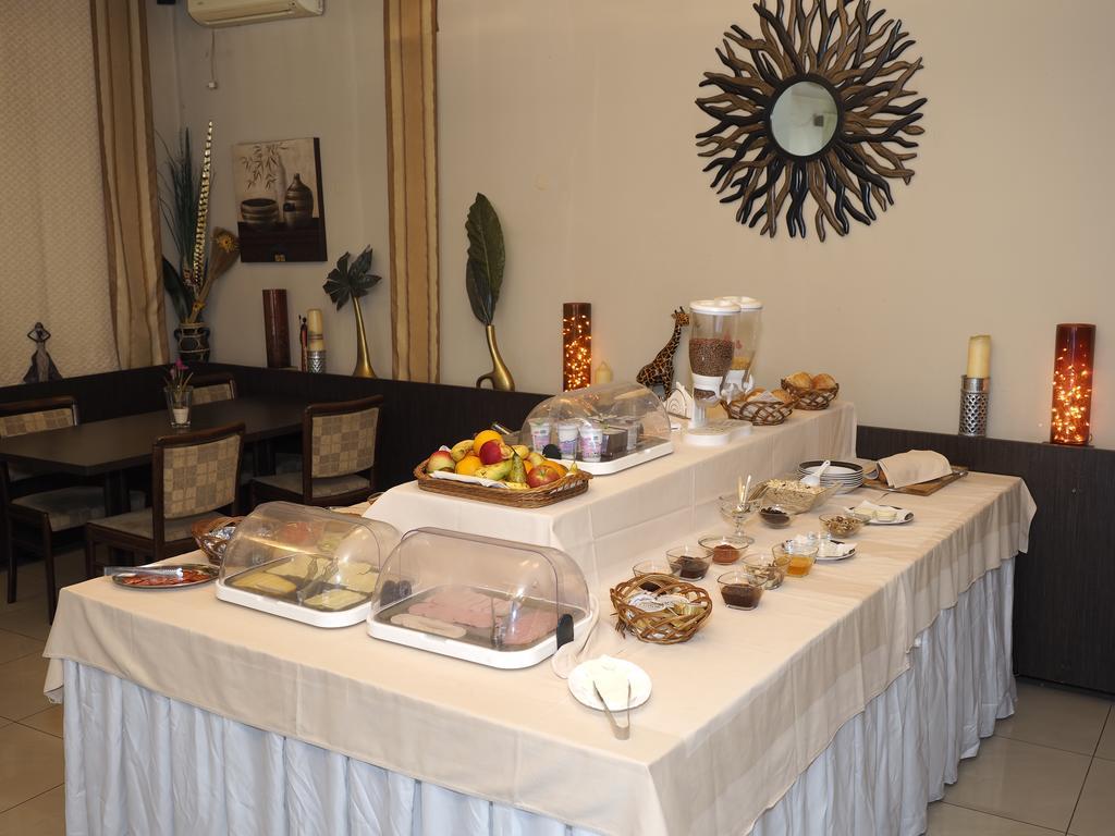 Garni Hotel Oasis Belgrado Exterior foto