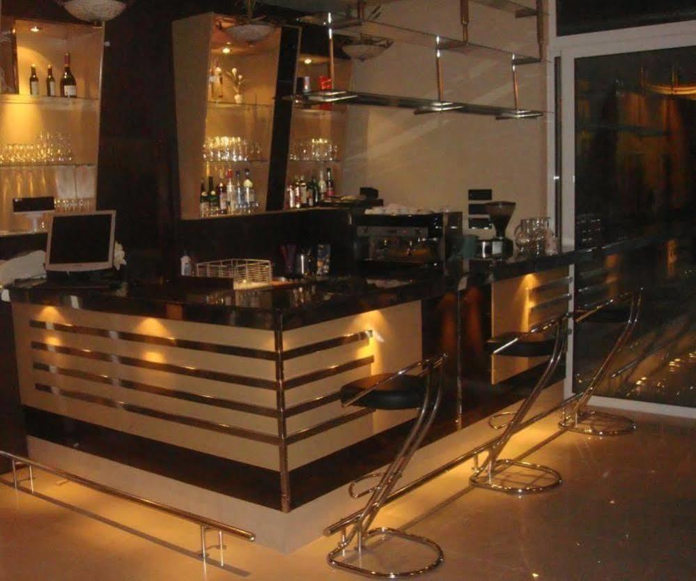 Garni Hotel Oasis Belgrado Exterior foto