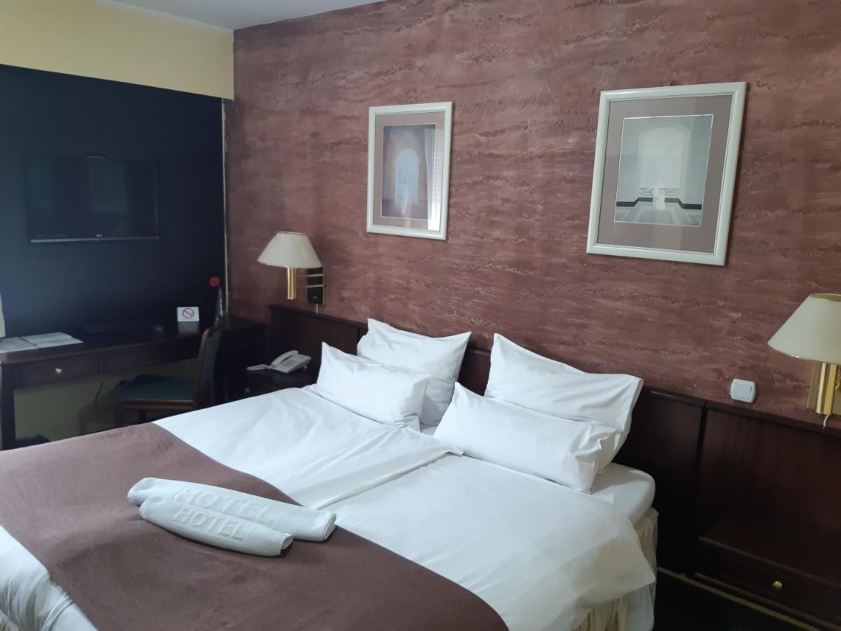 Garni Hotel Oasis Belgrado Exterior foto