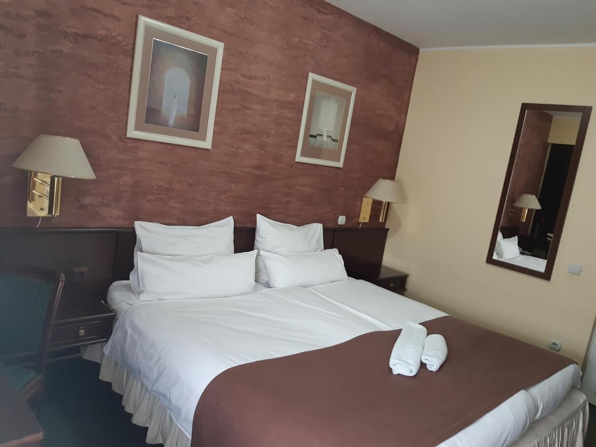 Garni Hotel Oasis Belgrado Exterior foto